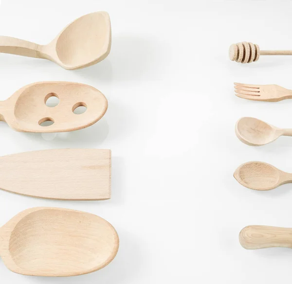 Dřevěné Kuchyňské Potřeby Různé Dřevěné Nástroje Pro Práci Kuchyni Uspořádány — Stock fotografie