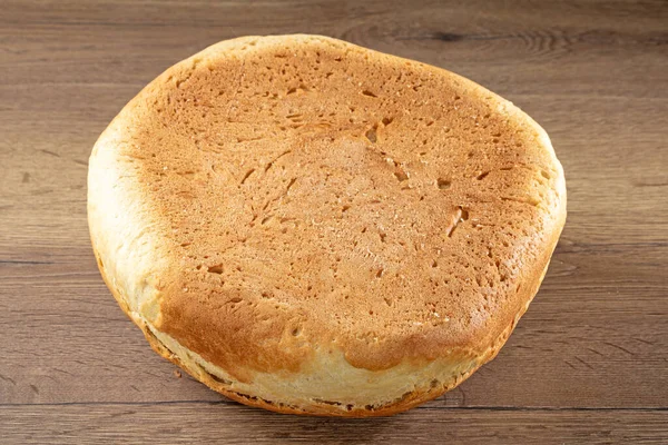 Hausgemachtes Ukrainisches Brot Aus Weißweizenmehl Auf Einem Holztisch Unterseite Des — Stockfoto