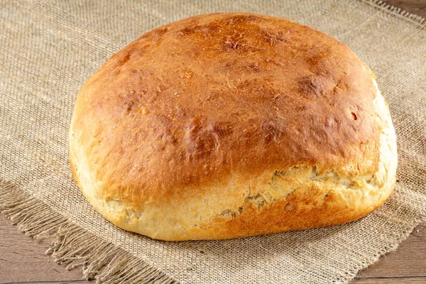 Hausgemachtes Ukrainisches Brot Aus Weißweizenmehl Auf Einer Serviette — Stockfoto