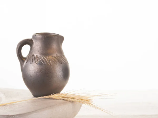 The symbol of the brewer is an earthenware jug for beer and an ear of ripe barley on a white background