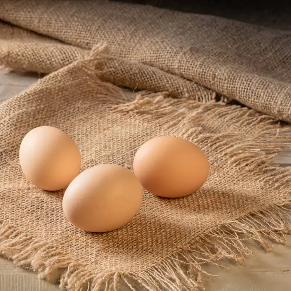 Fresh Organic Chicken Eggs Arranged Rustic Wooden Table Covered Burlap — Stock Photo, Image