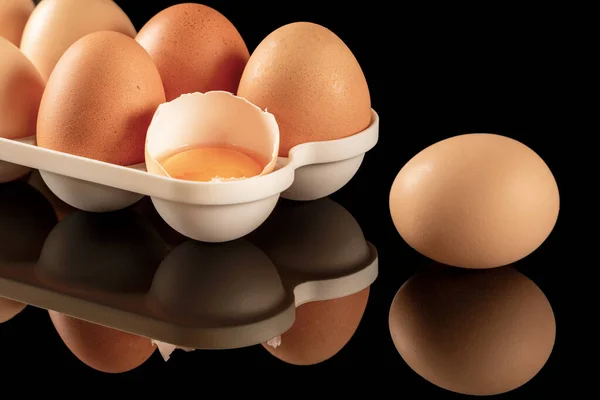 Close Image Brown Chicken Eggs Displayed Black Mirrored Surface Eggs — Stock Photo, Image