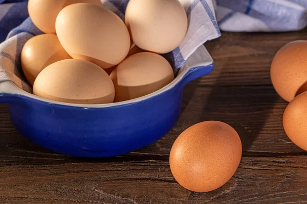 Fresh Organic Chicken Eggs Displayed Vintage Blue Cup Positioned Dark — Stock Photo, Image