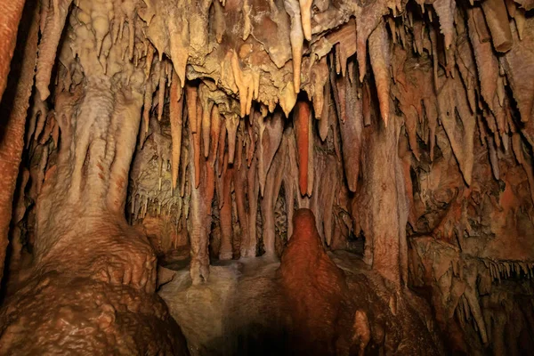 Μεγαλείο Της Φύσης Παράξενες Μορφές Σταλακτίτες Και Σταλαγμίτες Στο Σπήλαιο — Φωτογραφία Αρχείου