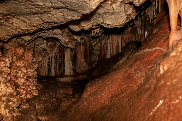 大自然的辉煌 以色列北部萨拉曼德洞穴中奇异形式的钟乳石和石笋 — 图库照片