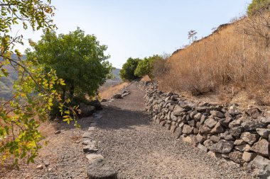 Gamla şehrinin kalıntılarına giden yol, Golan Heights, Kuzey İsrail