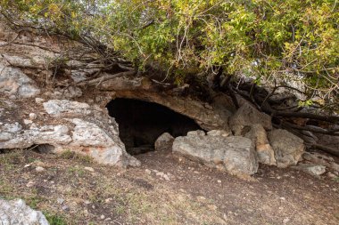 İlkel insanların yaşadığı mağara Tel Yodfat Ulusal Parkı, Kuzey İsrail