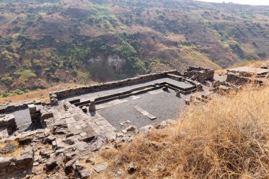 Gamla şehrinin harabelerindeki sinagogun kalıntıları, Gamla Doğa Rezervi, Golan Tepeleri, kuzey İsrail