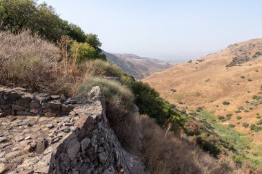 Şehrin Gamla Kulesi 'nden İsrail' in kuzeyindeki Gamla Doğa Rezervi 'nin yakınındaki vadiye bak.