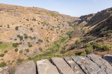 Şehrin Gamla Kulesi 'nden İsrail' in kuzeyindeki Gamla Doğa Rezervi 'nin yakınındaki vadiye bak.