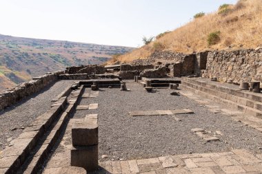 Gamla şehrinin harabelerindeki sinagogun kalıntıları, Gamla Doğa Rezervi, Golan Tepeleri, kuzey İsrail
