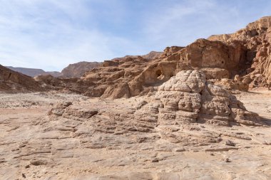 The famous stone arch, resulting from the erosion of the rock, in the midst of fantastically beautiful landscape in the national park Timna, near the city of Eilat, in southern Israel