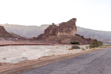 İsrail 'in güneyindeki Eilat kenti yakınlarındaki milli parktaki muhteşem manzara Timna