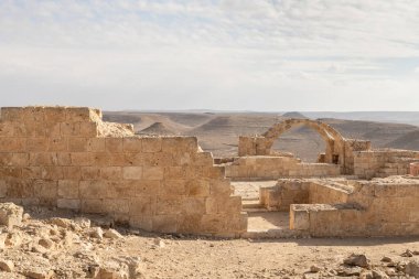 Merkezi şehrin harabelerinde, Nabatean Kalesi 'nde bir Roma villasının kalıntıları. Avdat, Petra ile İsrail' in güneyindeki Tütsü Yolu adlı ticaret yolu üzerindeki Gazze limanı arasında yer alıyor.