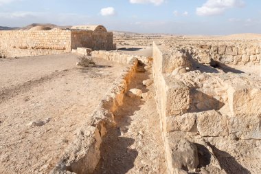 Merkezi şehrin harabeleri yakınlarındaki bir Roma hamamının kalıntıları - Nabateans kalesi - Avdat, Petra ile Gazze limanı arasındaki ticaret yolu Incense Road, güney İsrail 'de