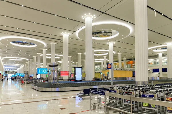 Дубай Оаэ Марта 2023 Года Зал Выдачи Багажа Международном Аэропорту — стоковое фото