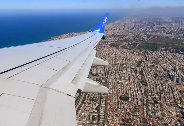 이스라엘 아비브 2023 Flydubai 항공기 창에서 이스라엘의 텔아비브 이스라엘의 지중해 — 스톡 사진