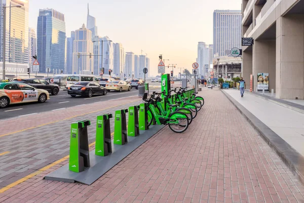 Dubai Emiratos Árabes Unidos Marzo 2023 Estacionamiento Bicicletas Eléctricas Alquiler — Foto de Stock