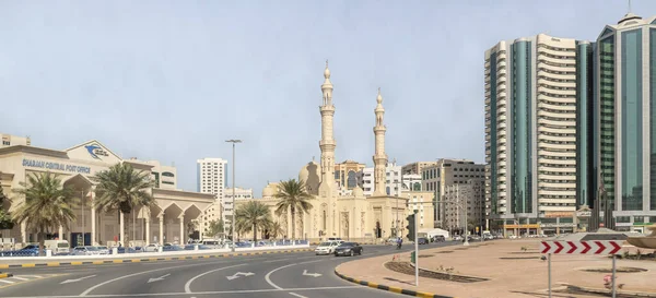 stock image Dubai, United Arab Emirates, March 17, 2023 : View from the window of a tourist bus on the architecture in Dubai city, United Arab Emirates