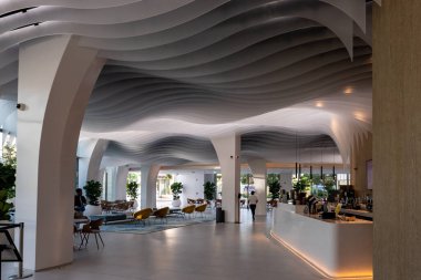 Dubai, Birleşik Arap Emirlikleri, 18 Mart 2023: Dubai 'deki Nakheel AVM binasının içi, Birleşik Arap Emirlikleri