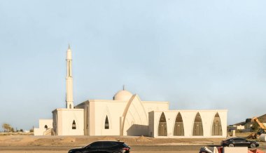 Şeriat, Birleşik Arap Emirlikleri, 17 Mart 2023: Şeriat kentinin banliyölerindeki El Bidya Camii 'nin penceresinden görüntü