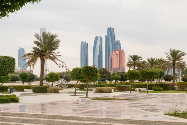 Abu Dhabi Emirados Árabes Unidos Março 2023 Jardim Ornamental Adjacente — Fotografia de Stock