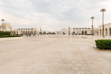 Abu Dabi, Birleşik Arap Emirlikleri, 19 Mart 2023: başkanlık sarayının önündeki kare - Abu Dabi şehrindeki Qasr Al Watan, Birleşik Arap Emirlikleri