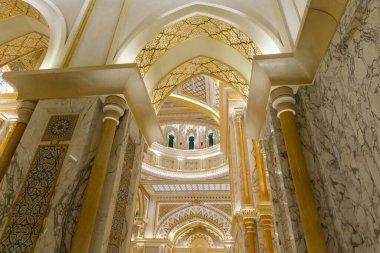 Abu Dabi, Birleşik Arap Emirlikleri, 19 Mart 2023: Birleşik Arap Emirlikleri, Abu Dabi şehrindeki başkanlık sarayının görkemli iç mimarisi