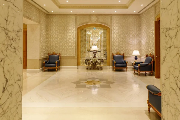 Abu Dhabi Zjednoczone Emiraty Arabskie Marca 2023 Wspaniałe Wnętrze Pałacu — Zdjęcie stockowe