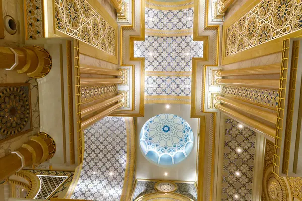 アブダビ アラブ首長国連邦 2023年3月19日 大統領宮殿の豪華な内装の素晴らしさ アブダビの都市 アラブ首長国連邦 — ストック写真