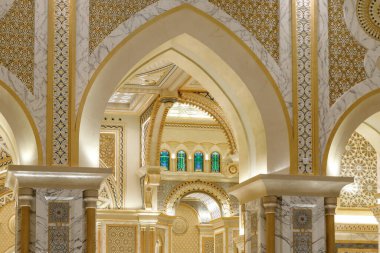 Abu Dabi, Birleşik Arap Emirlikleri, 19 Mart 2023: Birleşik Arap Emirlikleri, Abu Dabi şehrindeki başkanlık sarayının görkemli iç mimarisi