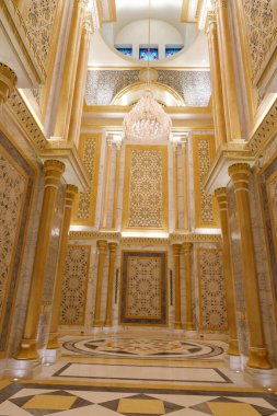 Abu Dabi, Birleşik Arap Emirlikleri, 19 Mart 2023: Birleşik Arap Emirlikleri, Abu Dabi şehrindeki başkanlık sarayının görkemli iç mimarisi