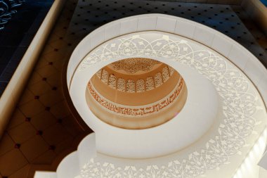 Abu Dabi, Birleşik Arap Emirlikleri, 19 Mart 2023: Birleşik Arap Emirlikleri, Abu Dabi şehrindeki Şeyh Zayed Büyük Camii 'nin dekoratif görkemi sona erdi.