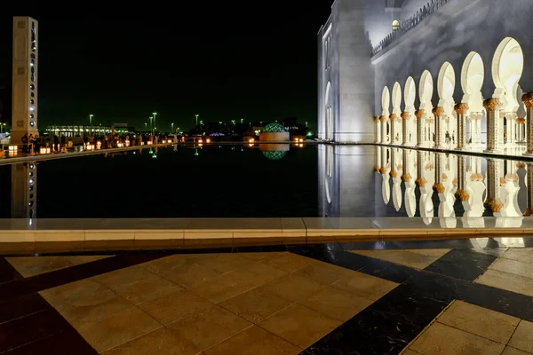 Абу Даби Оаэ Марта 2023 Года Ночной Вид Великую Мечеть — стоковое фото