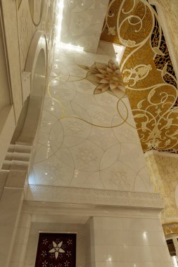 Abu Dabi, Birleşik Arap Emirlikleri, 19 Mart 2023: Birleşik Arap Emirlikleri, Abu Dabi şehrindeki Şeyh Zayed Büyük Camii 'nin iç dekorasyonunun ihtişamı