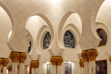 Abu Dabi, Birleşik Arap Emirlikleri, 19 Mart 2023: Birleşik Arap Emirlikleri, Abu Dabi şehrindeki Şeyh Zayed Büyük Camii 'nin iç dekorasyonunun ihtişamı