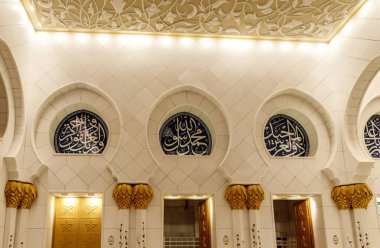 Abu Dabi, Birleşik Arap Emirlikleri, 19 Mart 2023: Birleşik Arap Emirlikleri, Abu Dabi şehrindeki Şeyh Zayed Büyük Camii 'nin iç dekorasyonunun ihtişamı
