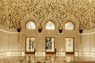 Abu Dabi, Birleşik Arap Emirlikleri, 19 Mart 2023: Birleşik Arap Emirlikleri, Abu Dabi şehrindeki Şeyh Zayed Büyük Camii 'nin iç dekorasyonunun ihtişamı