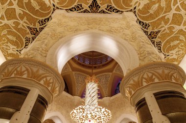 Abu Dabi, Birleşik Arap Emirlikleri, 19 Mart 2023: Birleşik Arap Emirlikleri, Abu Dabi şehrindeki Şeyh Zayed Büyük Camii 'nin iç dekorasyonunun ihtişamı