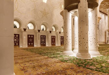 Abu Dabi, Birleşik Arap Emirlikleri, 19 Mart 2023: Birleşik Arap Emirlikleri, Abu Dabi şehrindeki Şeyh Zayed Büyük Camii 'nin iç dekorasyonunun ihtişamı