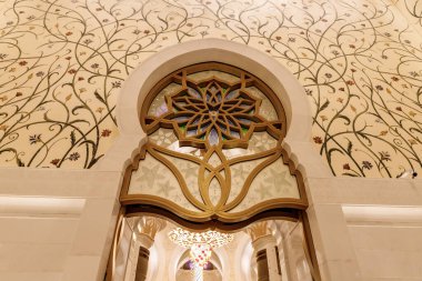 Abu Dabi, Birleşik Arap Emirlikleri, 19 Mart 2023: Birleşik Arap Emirlikleri, Abu Dabi şehrindeki Şeyh Zayed Büyük Camii 'nin iç dekorasyonunun ihtişamı