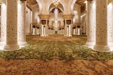 Abu Dabi, Birleşik Arap Emirlikleri, 19 Mart 2023: Birleşik Arap Emirlikleri, Abu Dabi şehrindeki Şeyh Zayed Büyük Camii 'nin iç dekorasyonunun ihtişamı