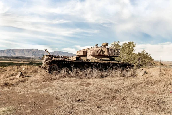 Srail Tankının Kalıntıları Srail Kuzeyindeki Golan Tepeleri Nde Suriye Sınırına Stok Fotoğraf