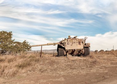 İsrail tankının kalıntıları, İsrail 'in kuzeyindeki Golan Tepeleri' ndeki Suriye sınırı yakınlarındaki Gözyaşı Vadisi 'nde Yom Kippur Savaşı sırasında yok edildi.