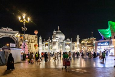 Dubai, Birleşik Arap Emirlikleri, 20 Mart 2023: Dubai şehri yakınlarındaki Küresel Köy, Birleşik Arap Emirlikleri