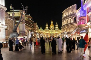 Dubai, Birleşik Arap Emirlikleri, 20 Mart 2023: Dubai şehri yakınlarındaki Küresel Köy, Birleşik Arap Emirlikleri