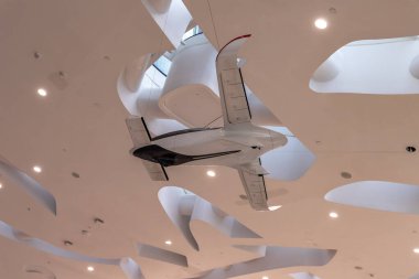 Dubai, Birleşik Arap Emirlikleri, 21 Mart 2023: Birleşik Arap Emirlikleri, Dubai 'deki Gelecek Müzesi' nde sergilenen uçan insansız hava aracı