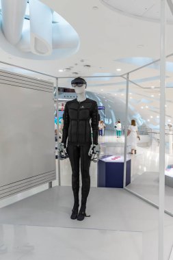 Dubai, Birleşik Arap Emirlikleri, 21 Mart 2023: Teslasuit Dubai 'deki Gelecek Müzesi, Birleşik Arap Emirlikleri