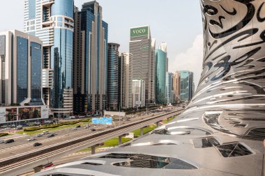 Dubai, Birleşik Arap Emirlikleri, 21 Mart 2023: Birleşik Arap Emirlikleri, Dubai şehrindeki Gelecek Müzesi 'nin gözlem güvertesinden görüş