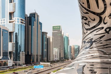 Dubai, Birleşik Arap Emirlikleri, 21 Mart 2023: Birleşik Arap Emirlikleri, Dubai şehrindeki Gelecek Müzesi 'nin gözlem güvertesinden görüş